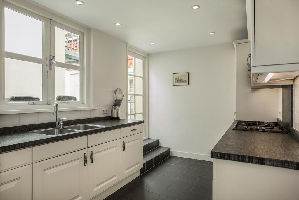 Stayci Serviced Apartments Noordeinde L'Aia Esterno foto