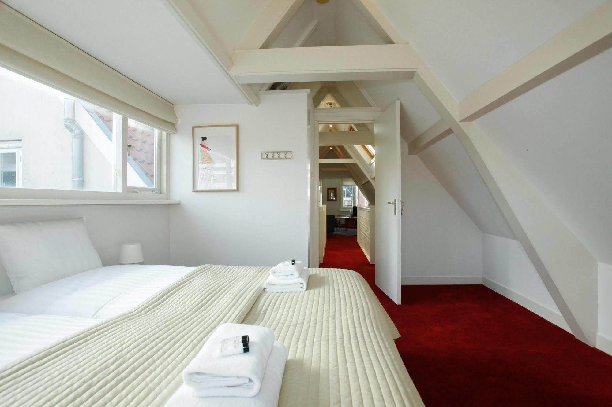 Stayci Serviced Apartments Noordeinde L'Aia Esterno foto
