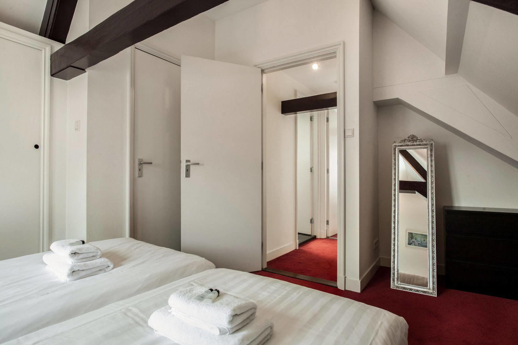 Stayci Serviced Apartments Noordeinde L'Aia Esterno foto