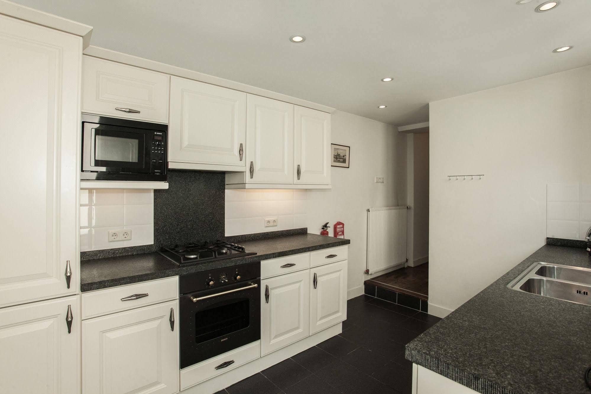 Stayci Serviced Apartments Noordeinde L'Aia Esterno foto